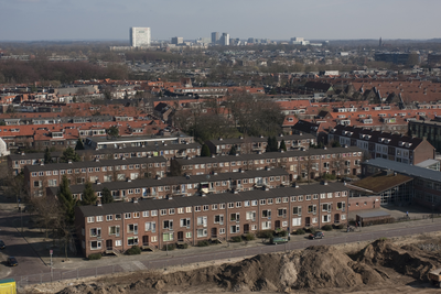 818248 Overzicht over de wijk Votulast te Utrecht, vanaf het kantoorgebouw van de Belastingdienst (Gerbrandystraat 20), ...